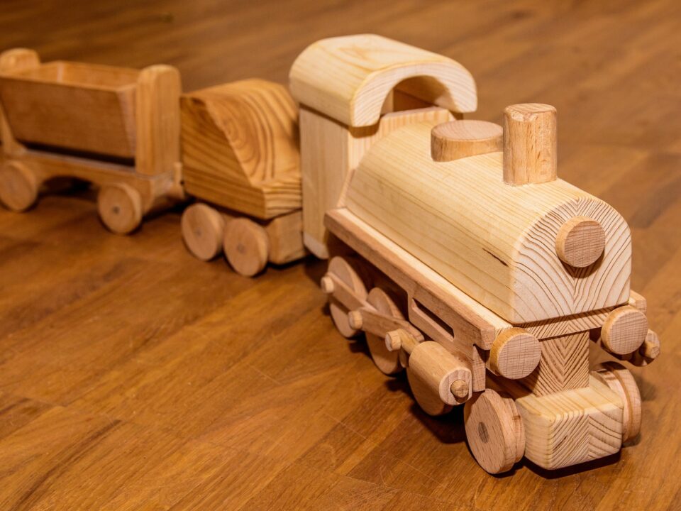 drewniane zabawki pociąg