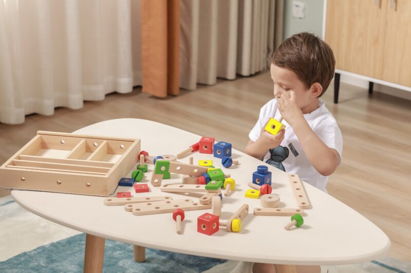 Drewniany zestaw konstrukcyjny Viga Toys 53 elementy w skrzynce Montessori, zabawka dla dzieci