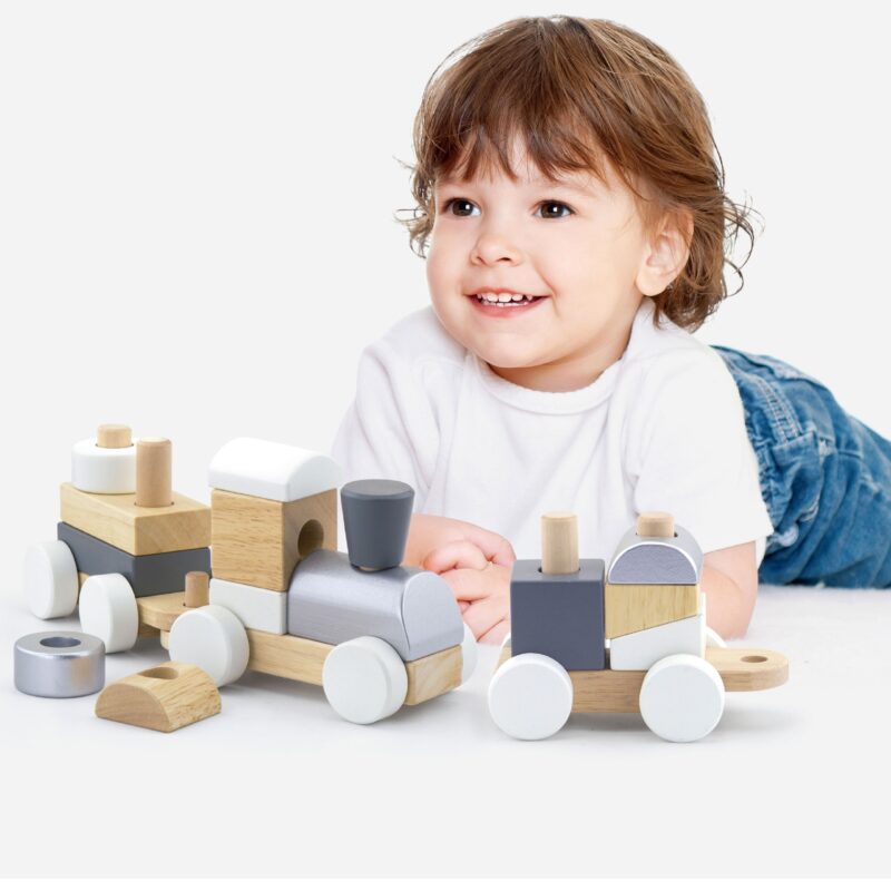 Drewniana kolejka z wagonikami do ciągania Viga Toys + klocki, zabawka dla dzieci