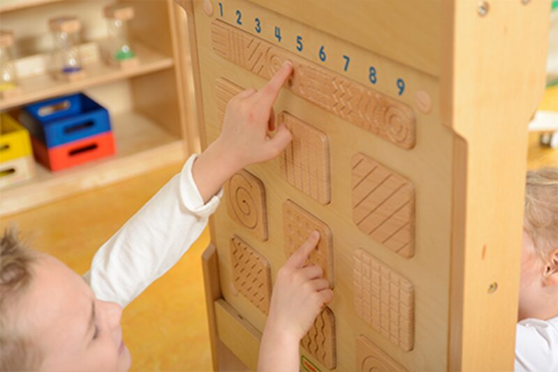 Sensoryczna tablica ścienna rozpoznawanie faktury powierzchni Masterkidz, zabawka dla dzieci