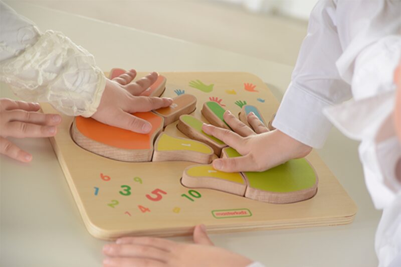 Drewniana tabliczka edukacyjna - liczenie na palcach, zabawka dla dzieci, Masterkidz