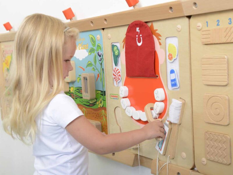 Edukacyjna tablica drewniana Masterkidz higiena jamy ustnej Montessori, zabawka dla dzieci