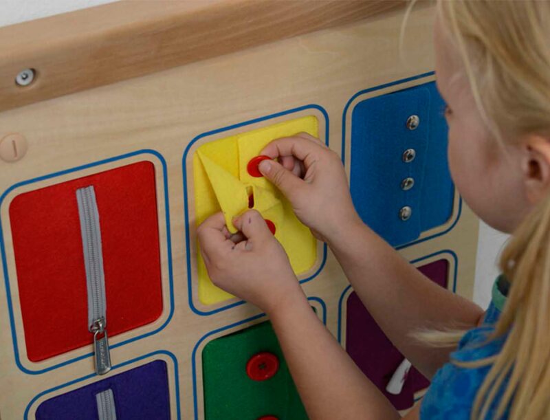 Tablica ścienna otwieranie i zamykanie zamków suwaki guziki Masterkidz Montessori, zabawka dla dzieci