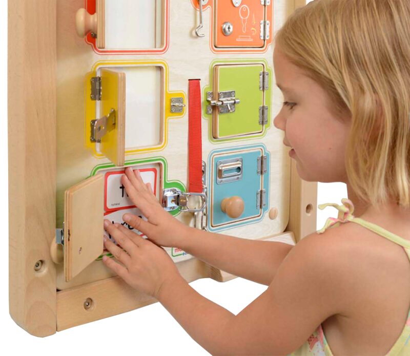 Tablica ścienna drewniana nauka otwierania zamków - 6 sejfów Masterkidz, zabawka dla dzieci