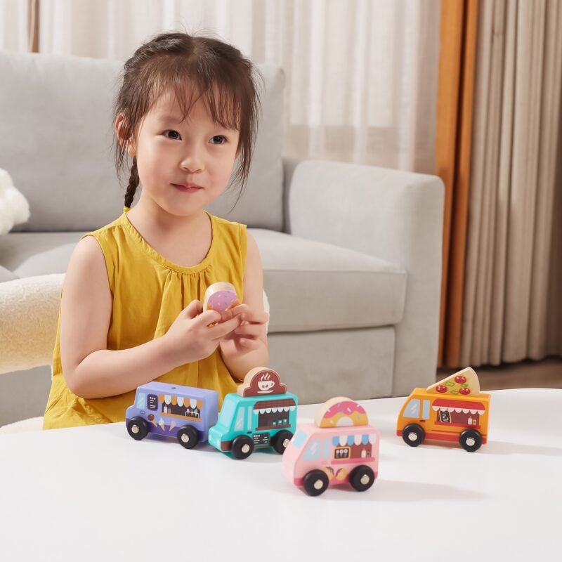 Drewniany zestaw food trucki pojazdy cukierni 4 autka, zabawka dla dzieci, Viga