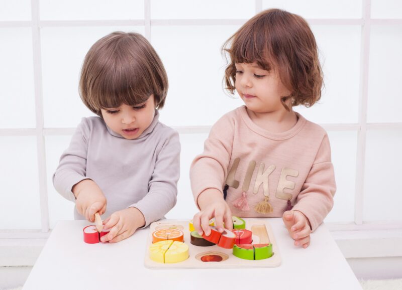 Zestaw do krojenia owoców na rzepy Montessori 20 el., zabawka dla dzieci, Classic World
