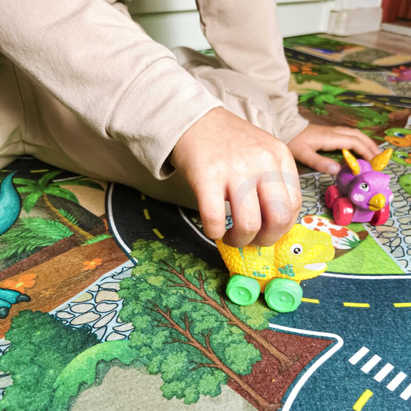 Mata - droga dla samochodzików, zestaw dinozaury, auta + znaki drogowe, zabawka dla dzieci, Woopie