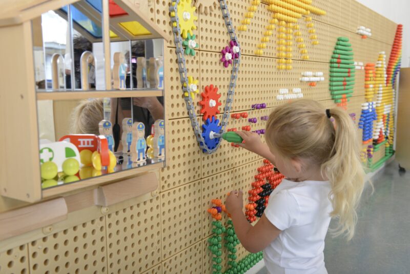 Koła zębate zbuduj własny mechanizm - tablica naukowo-kreatywna Masterkidz STEM, zabawka dla dzieci