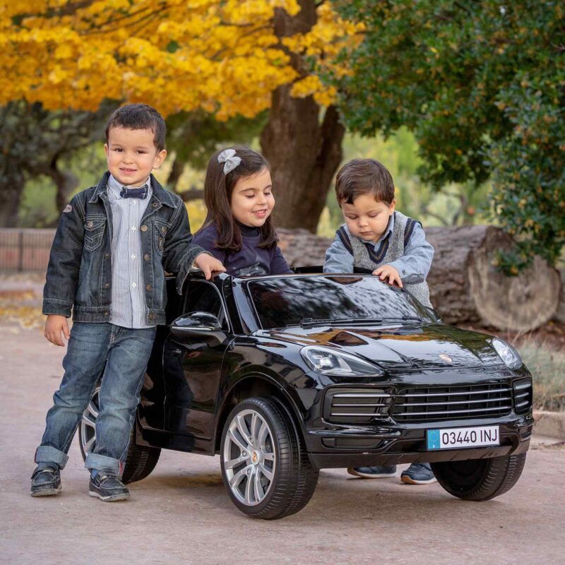 Porsche cayenne s samochód dwuosobowy na akumulator 12V r/c mp3, zabawka dla dzieci, INJUSA