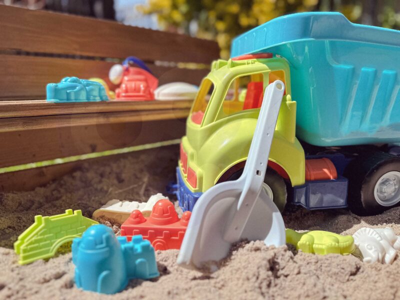 Zestaw do piasku z ciężarowką 51 cm xxl i foremkami 20 el., zabawka dla dzieci, Woopie