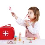 Drewniany zestaw małego lekarza w walizce z akcesoriami, zabawka dla dzieci, Tooky Toy